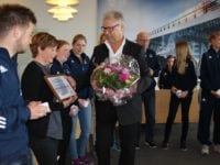 Udvalgsformand Troels Christensen uddelte i juni 2015 priser til blandt andre Slagelse Hockeyklubs damehold