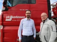 PK Justesen og jobcenteret har hjulpet Tom og sikret hans fremtid. Her med Henrik J.