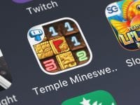 Minesweeper er oplagt at spille for hele familien. Pressefoto.