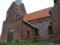 Sct. Peders Kirke er opført på en banke. Foto: Museum Vestsjælland