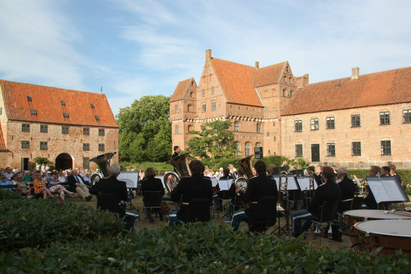 Oplev Livgardens Musikkorps på  Borreby Herreborg